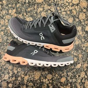 On Cloudflow Shoes. Women’s size 9.5.